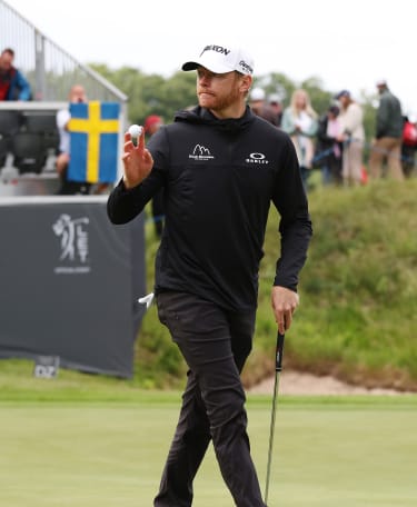 Söderberg goes low to lead on home soil