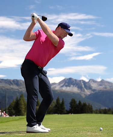 Wallace takes four-shot lead into final round in Swiss Alps